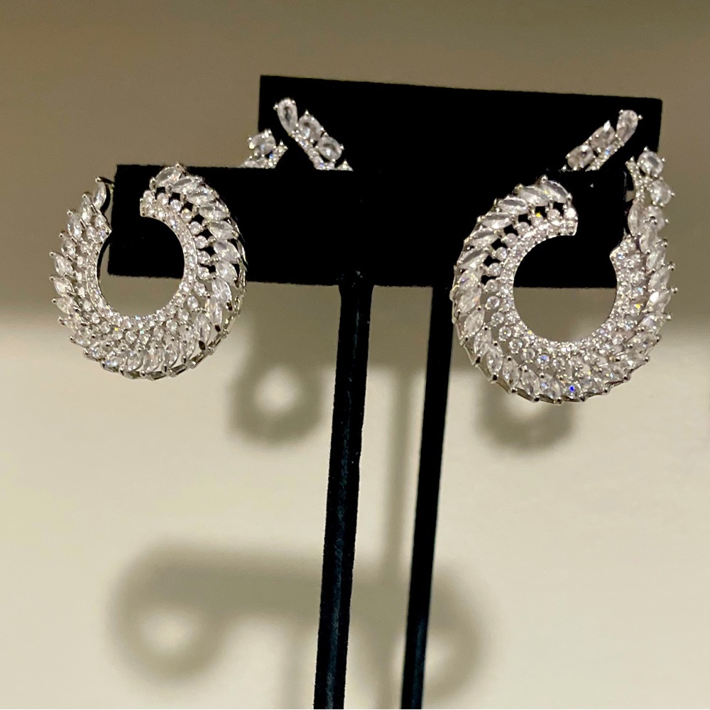 Brand new elegant earring